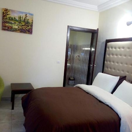 Hotel Saphir Abidjan Buitenkant foto