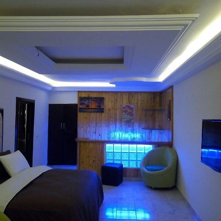 Hotel Saphir Abidjan Buitenkant foto