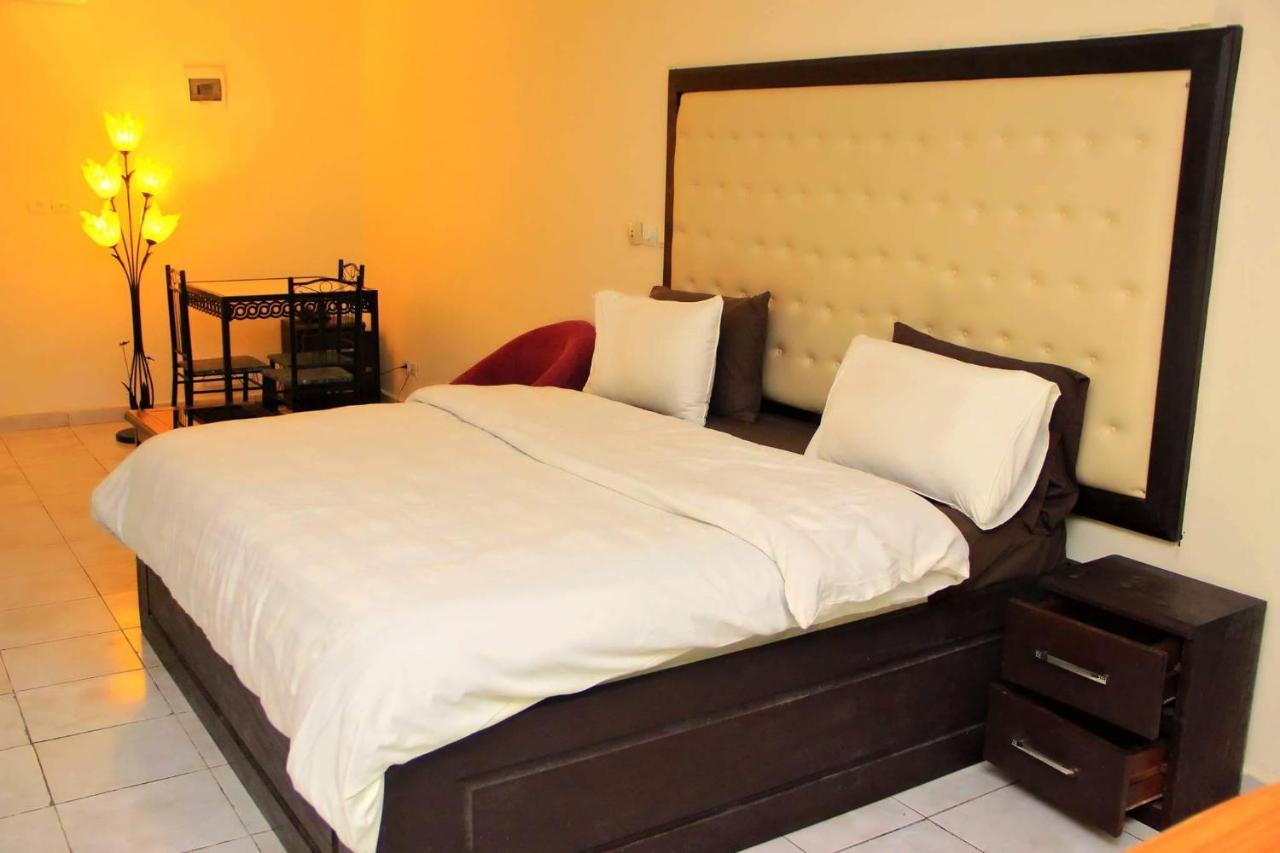 Hotel Saphir Abidjan Buitenkant foto