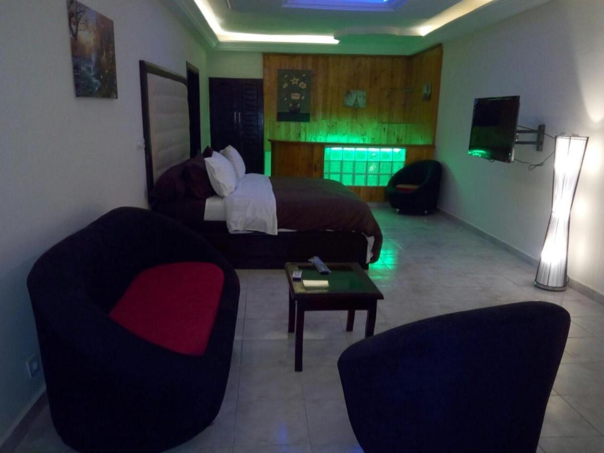 Hotel Saphir Abidjan Buitenkant foto