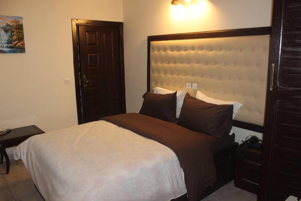 Hotel Saphir Abidjan Buitenkant foto