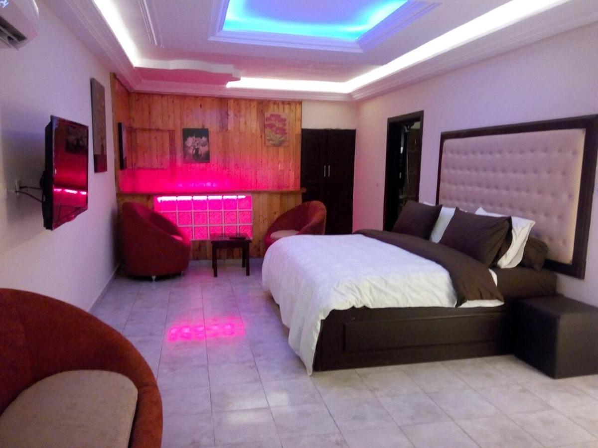 Hotel Saphir Abidjan Buitenkant foto