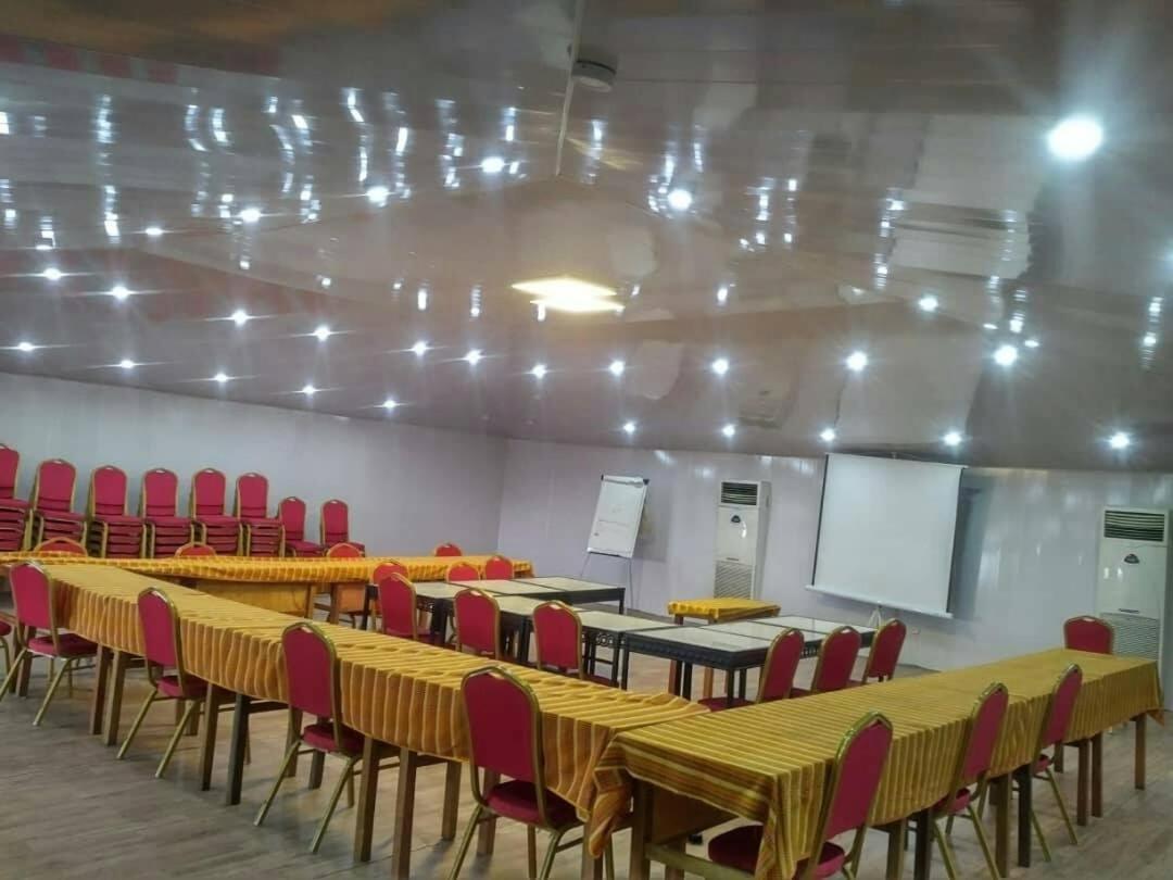 Hotel Saphir Abidjan Buitenkant foto