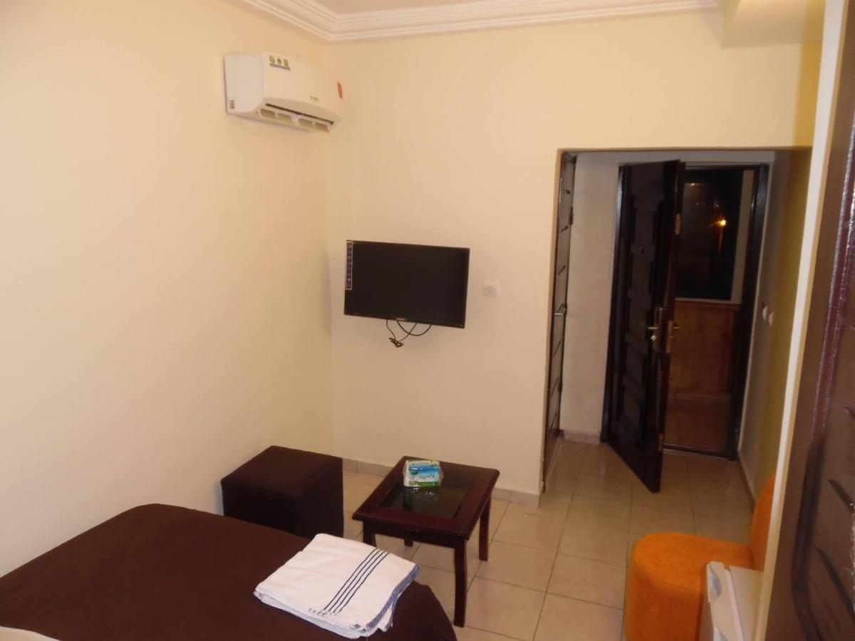 Hotel Saphir Abidjan Buitenkant foto