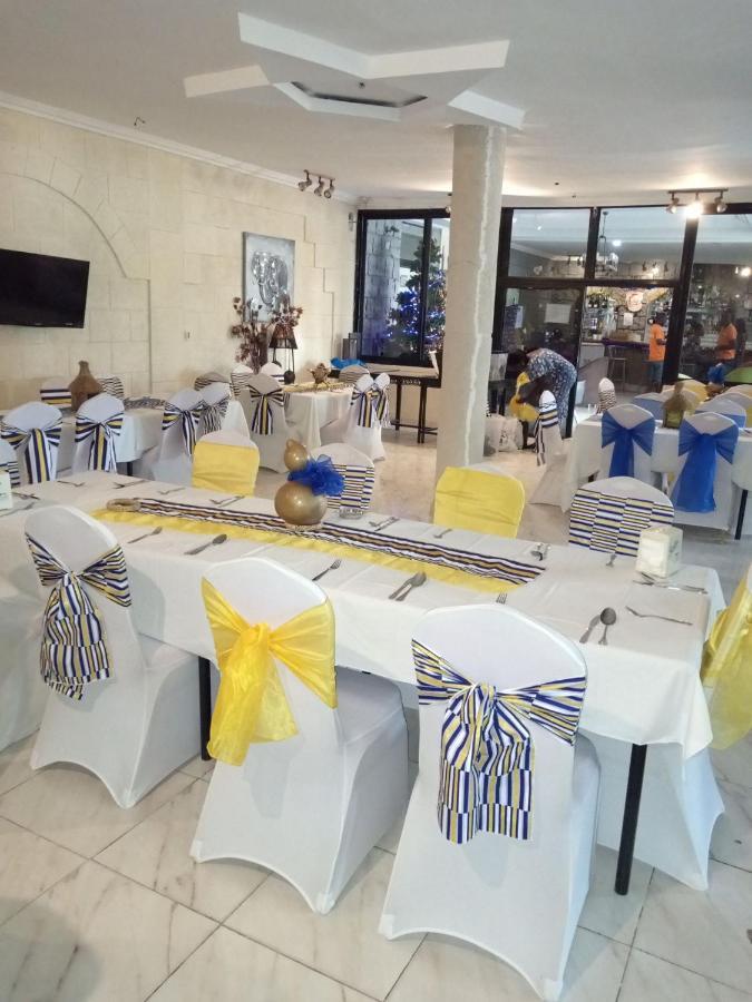 Hotel Saphir Abidjan Buitenkant foto