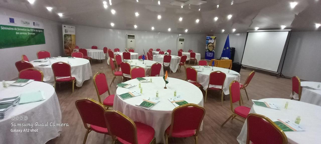 Hotel Saphir Abidjan Buitenkant foto