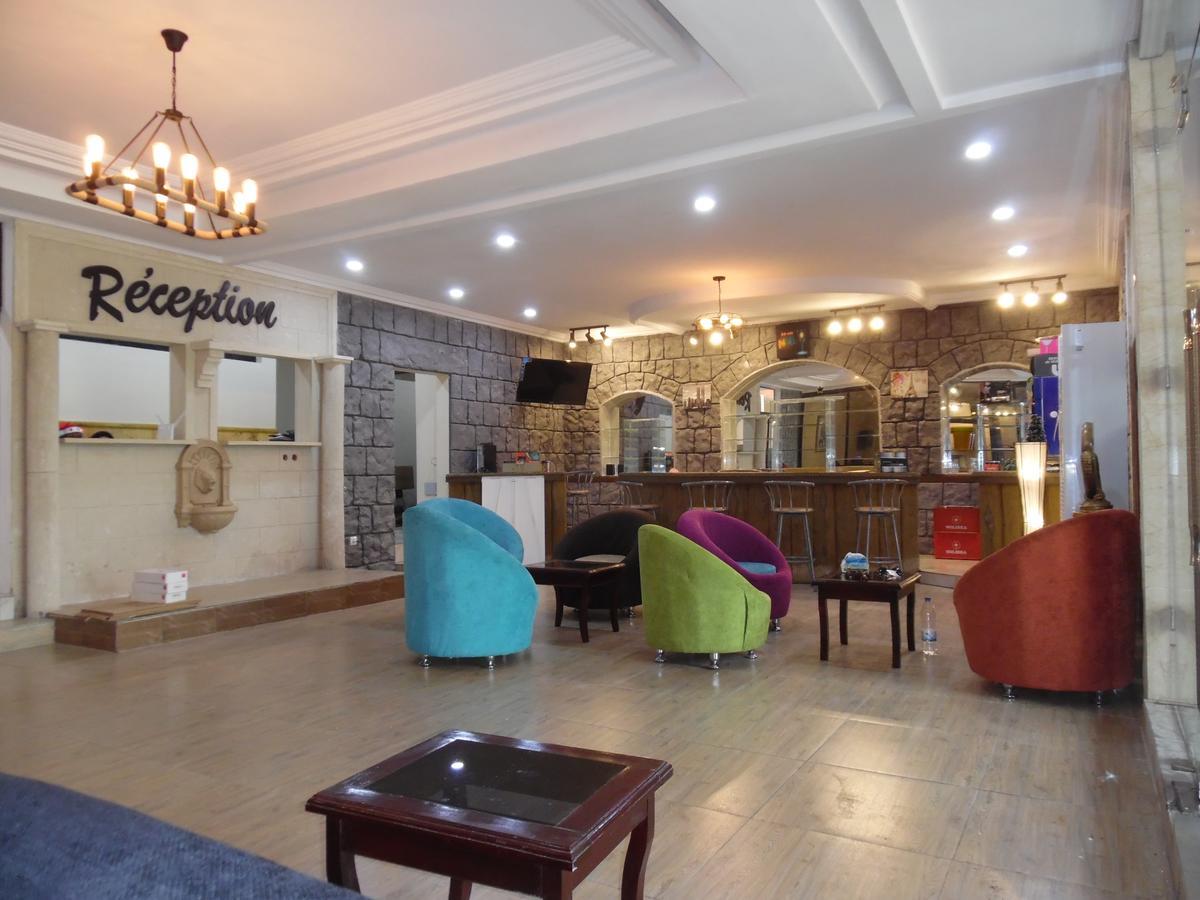 Hotel Saphir Abidjan Buitenkant foto