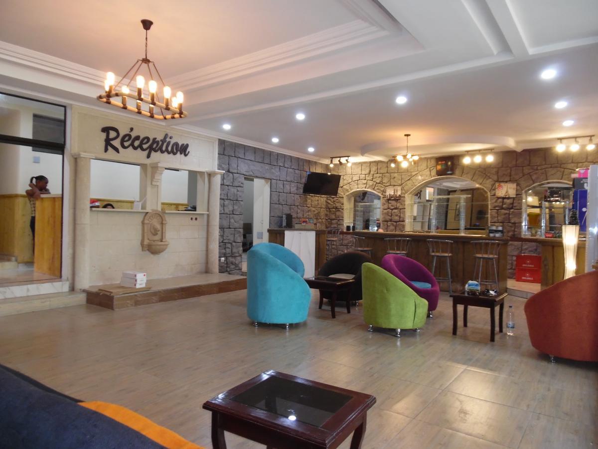 Hotel Saphir Abidjan Buitenkant foto