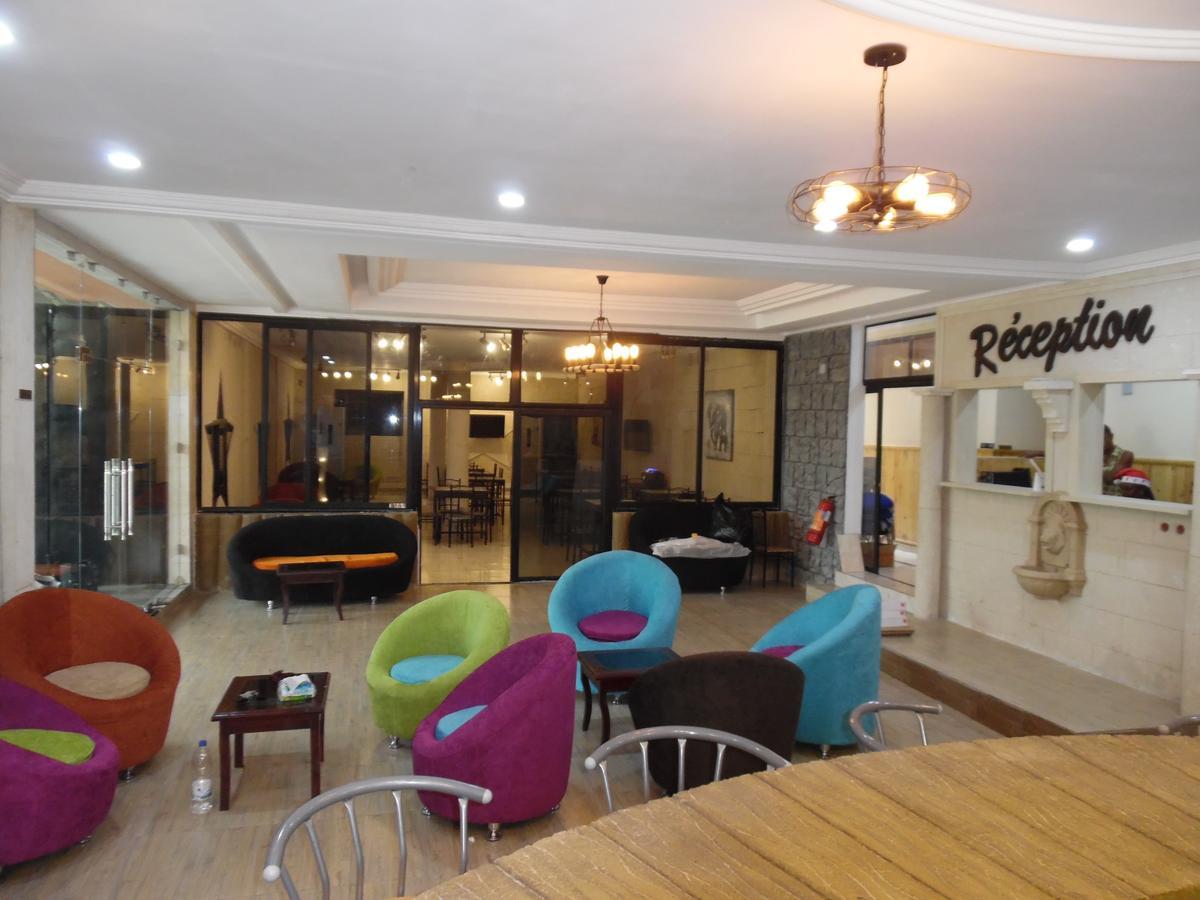 Hotel Saphir Abidjan Buitenkant foto