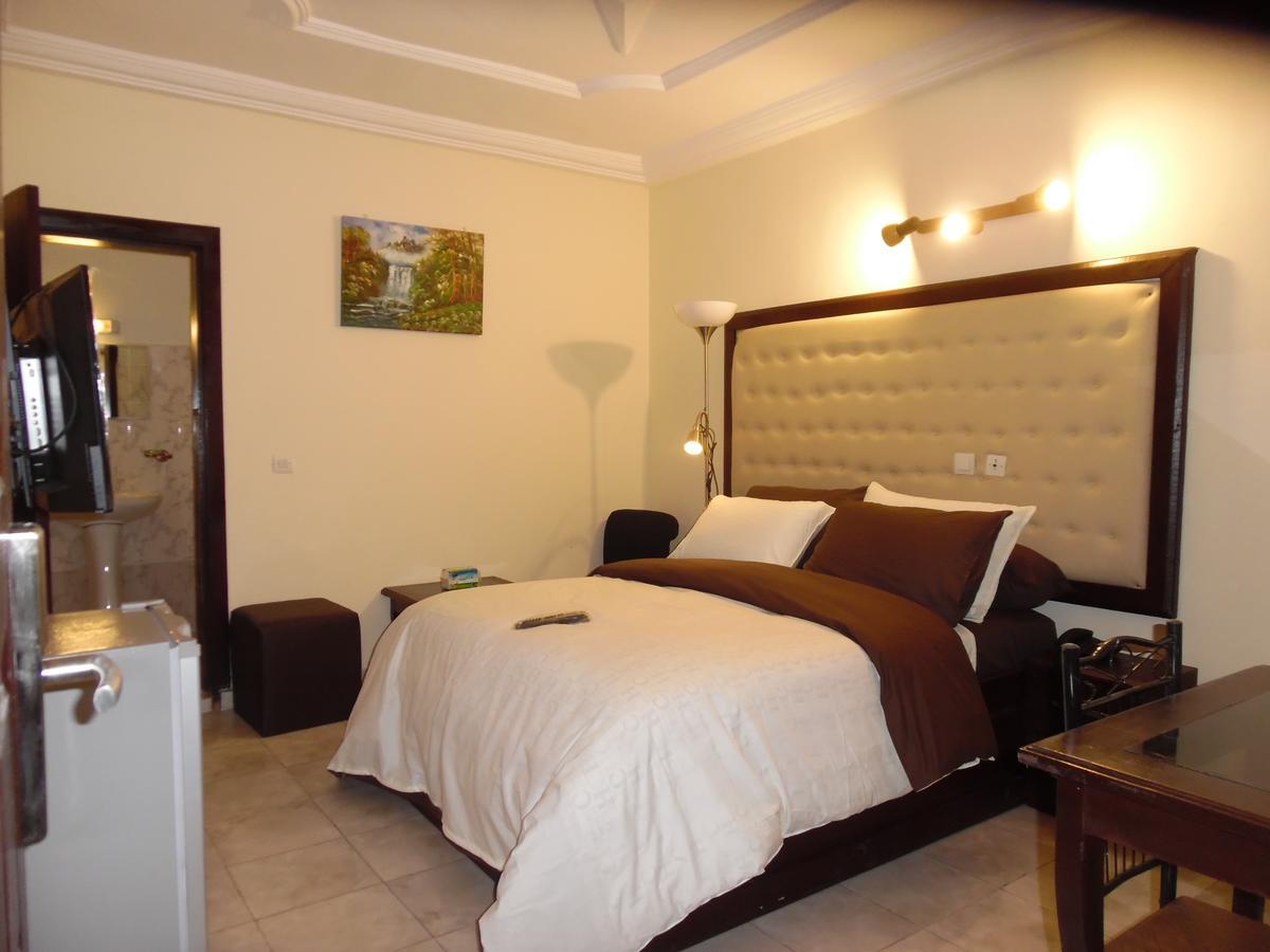 Hotel Saphir Abidjan Buitenkant foto