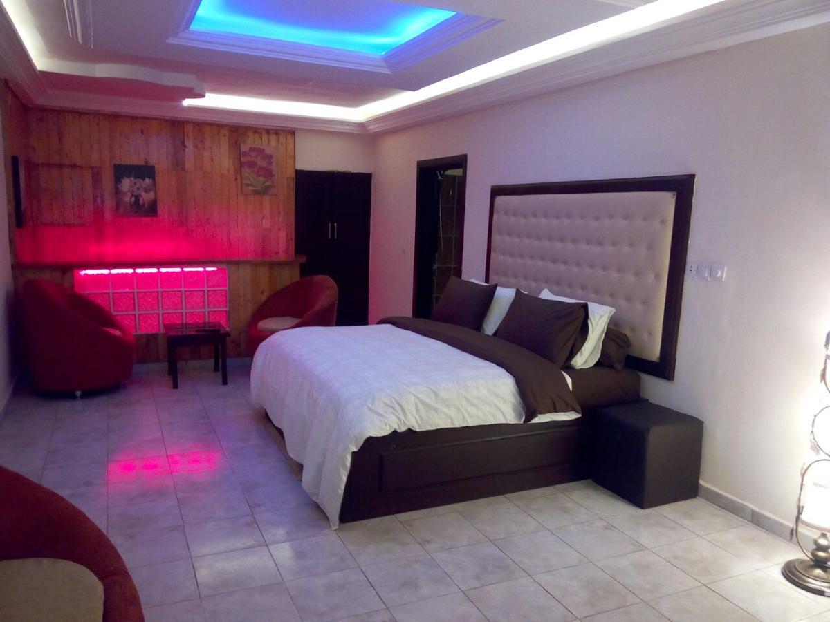 Hotel Saphir Abidjan Buitenkant foto
