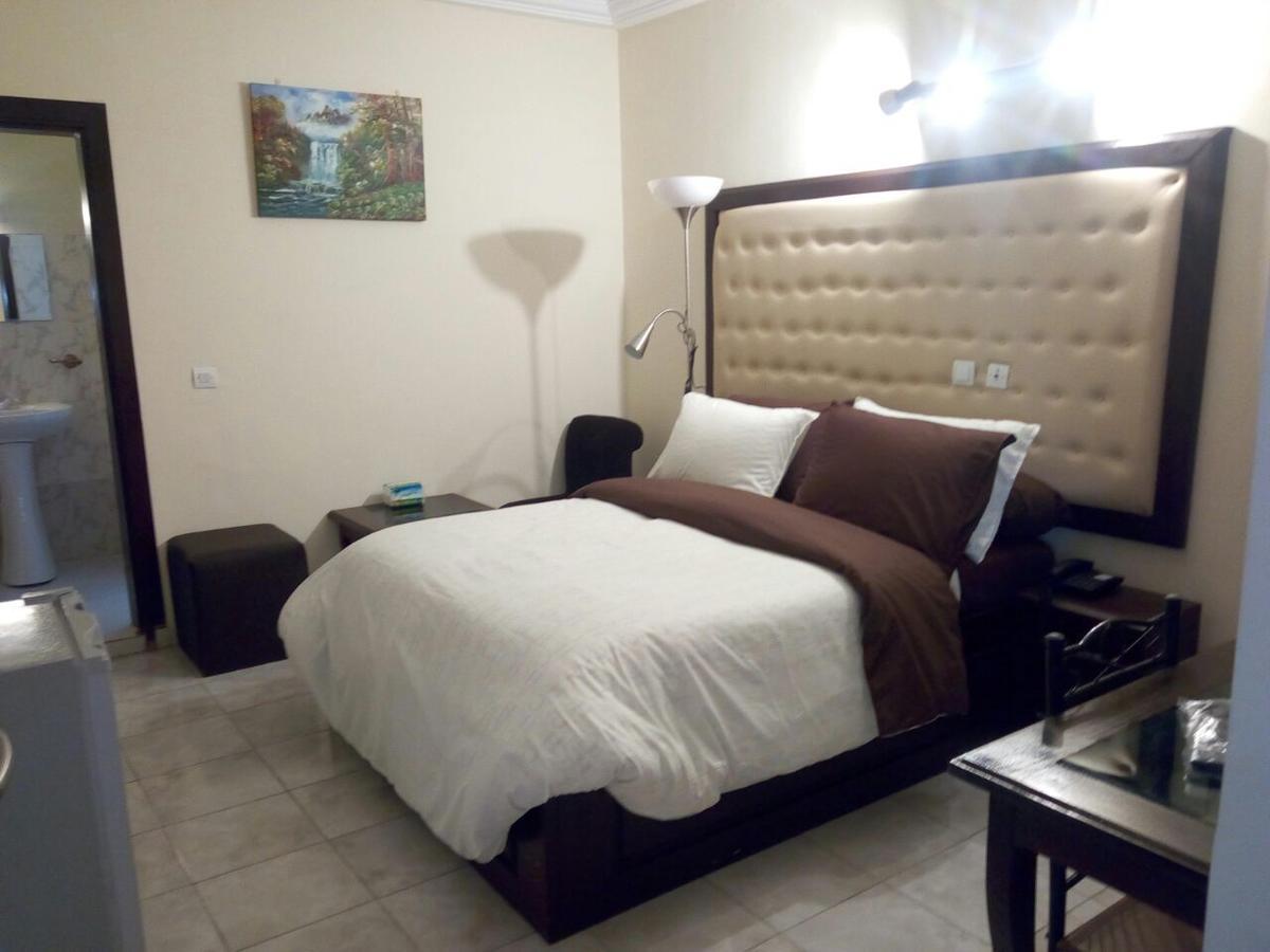 Hotel Saphir Abidjan Buitenkant foto