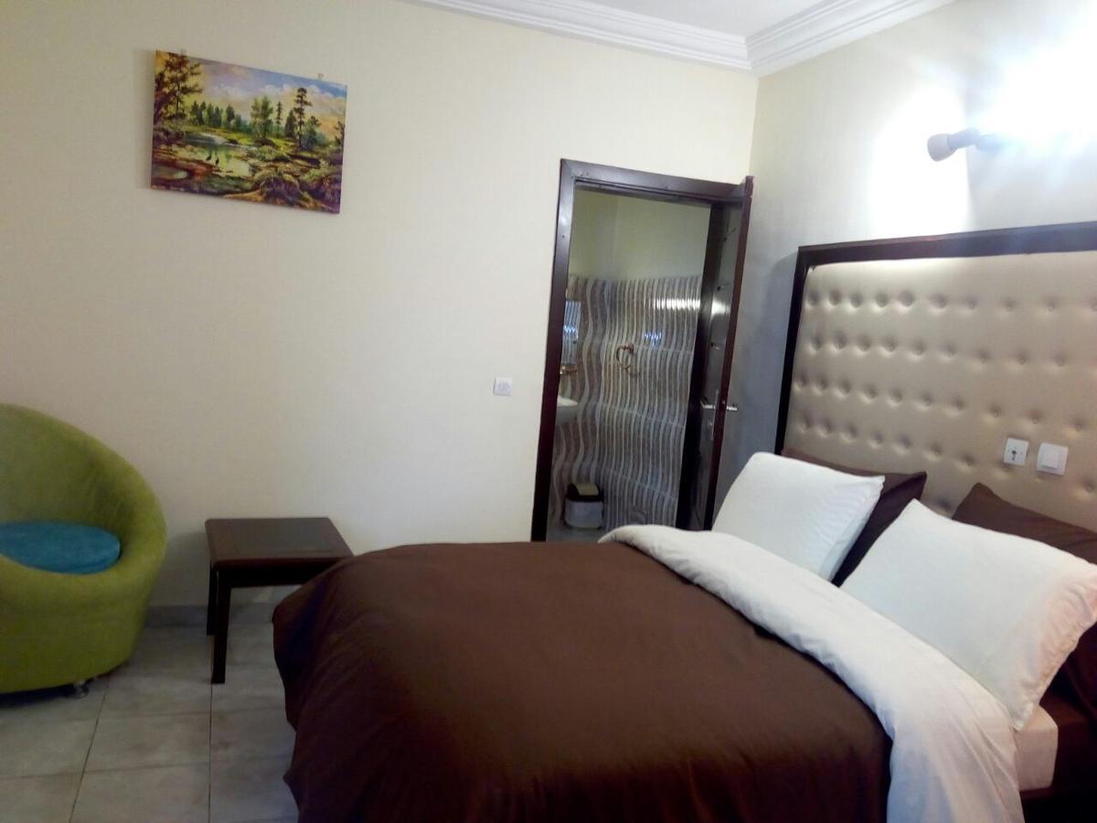 Hotel Saphir Abidjan Buitenkant foto