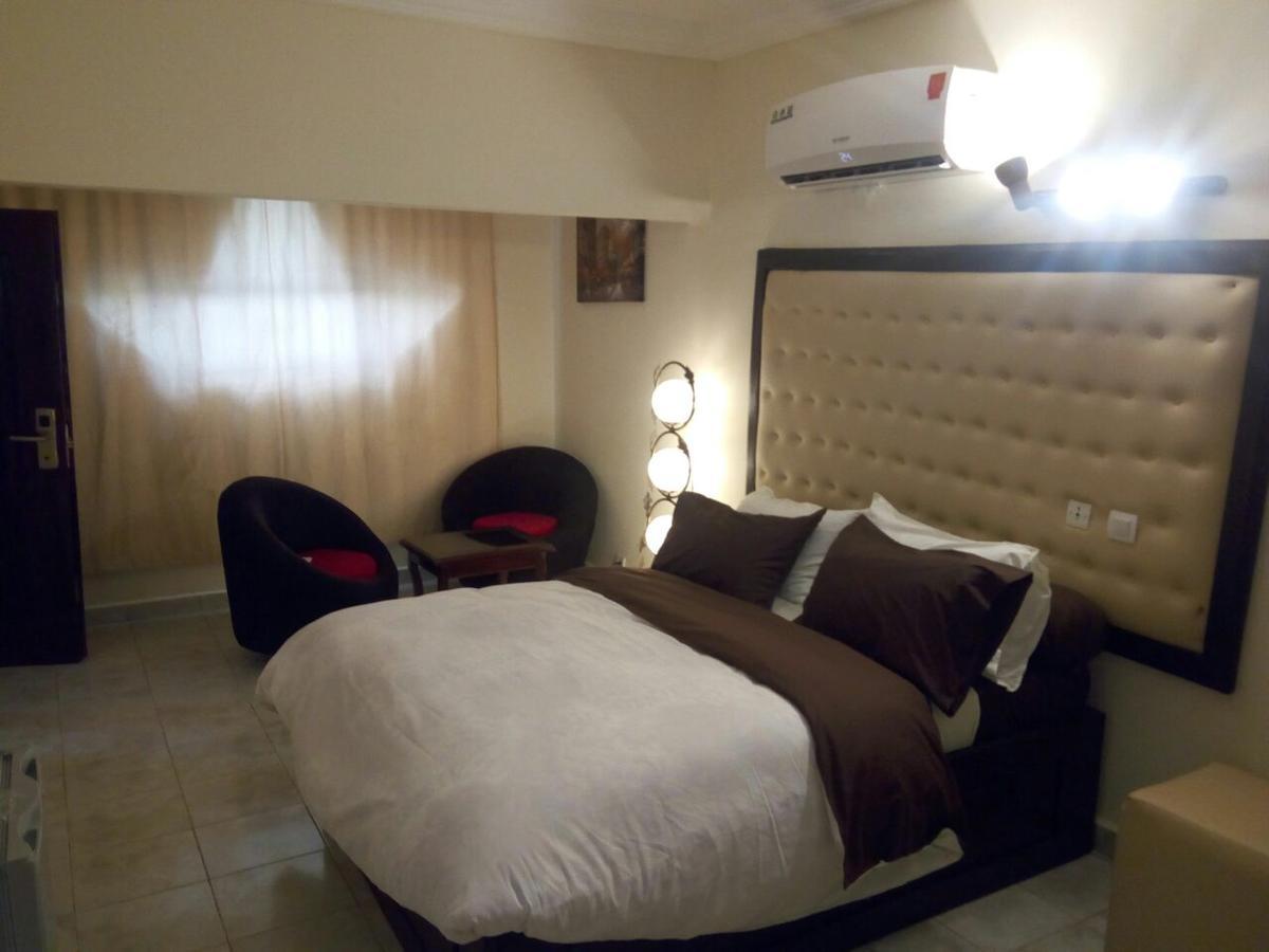 Hotel Saphir Abidjan Buitenkant foto