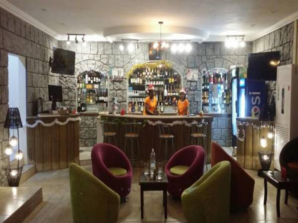 Hotel Saphir Abidjan Buitenkant foto