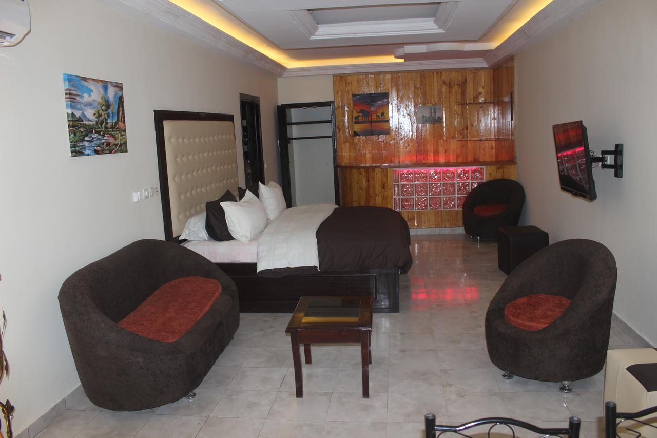 Hotel Saphir Abidjan Buitenkant foto