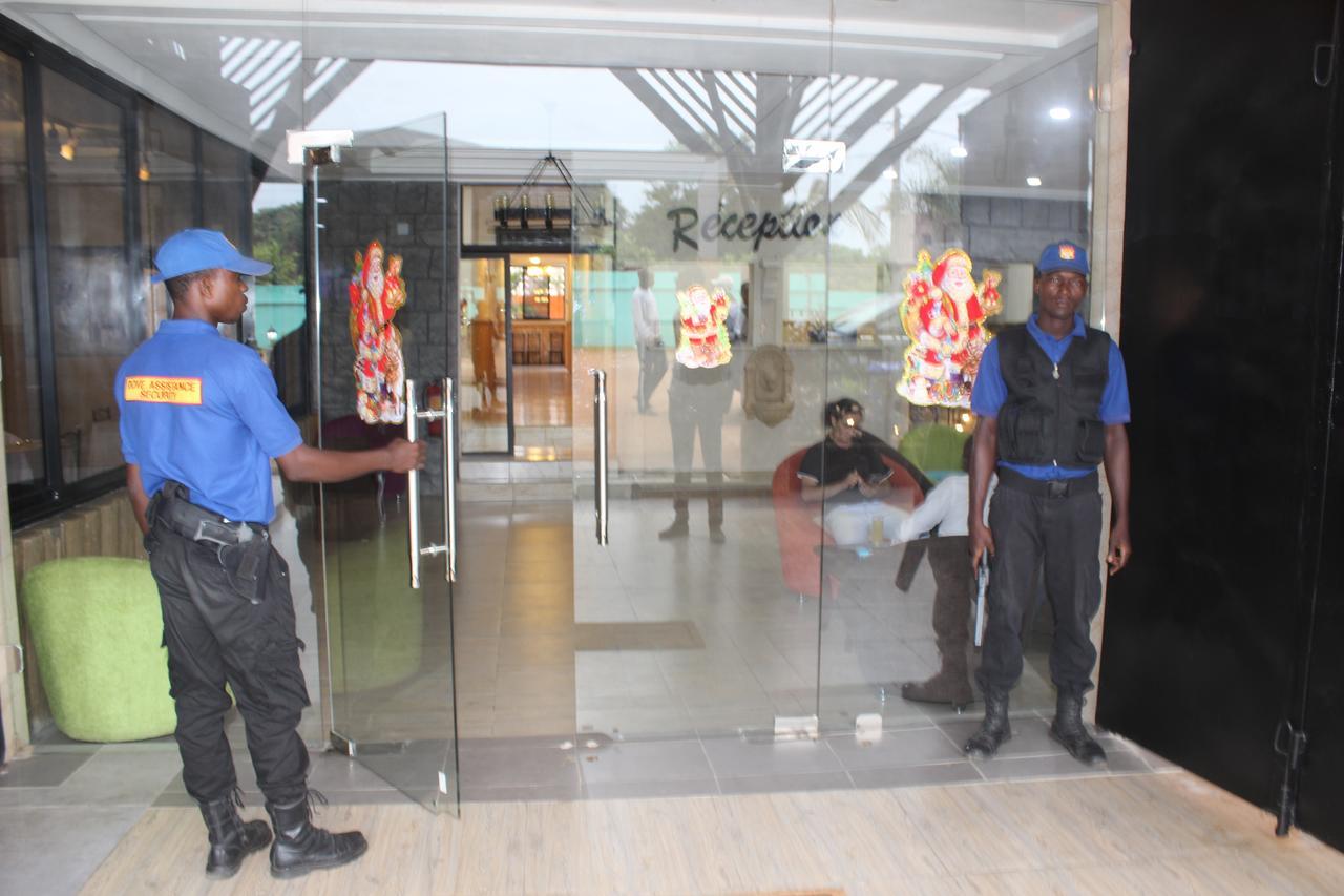 Hotel Saphir Abidjan Buitenkant foto