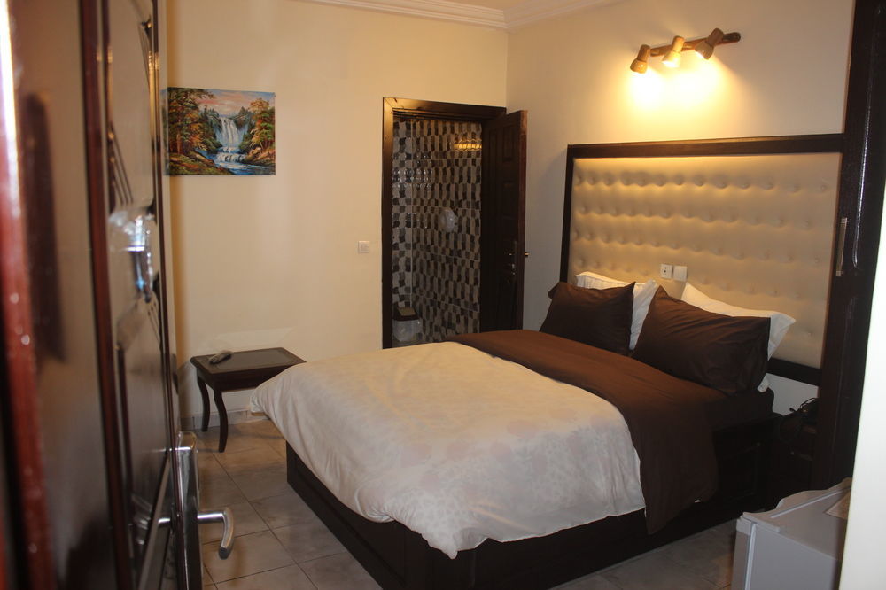 Hotel Saphir Abidjan Buitenkant foto