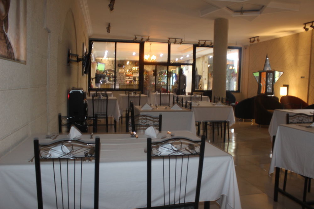 Hotel Saphir Abidjan Buitenkant foto