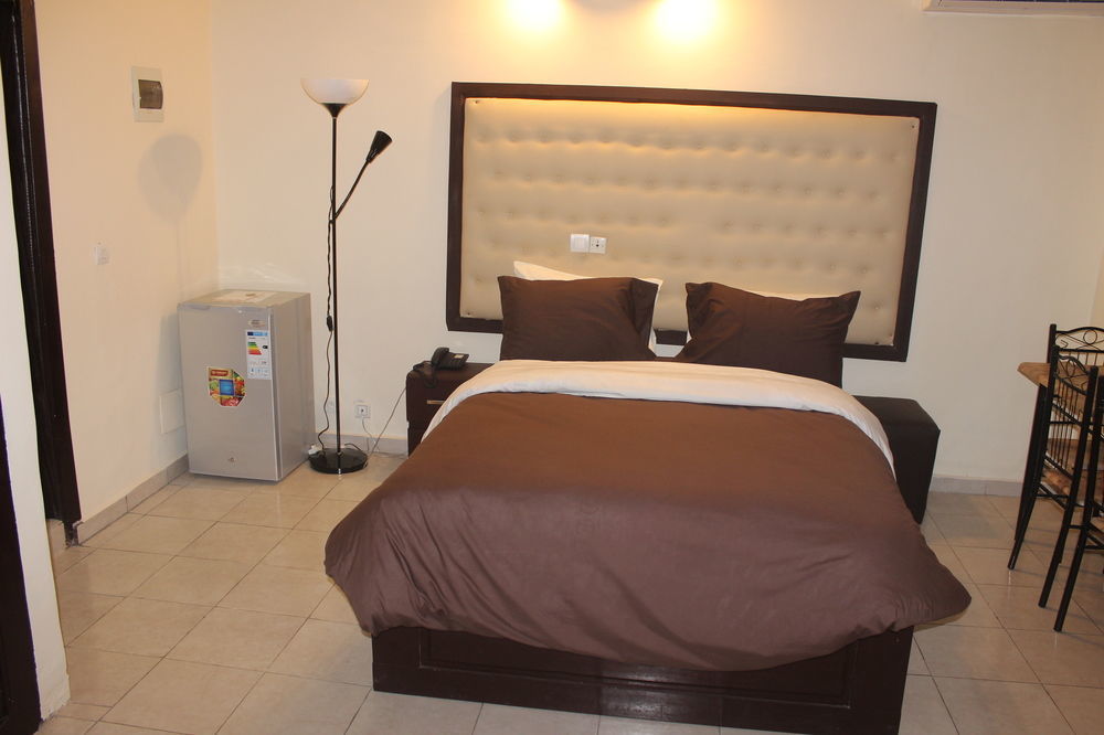 Hotel Saphir Abidjan Buitenkant foto