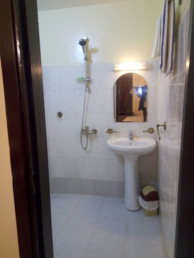 Hotel Saphir Abidjan Buitenkant foto